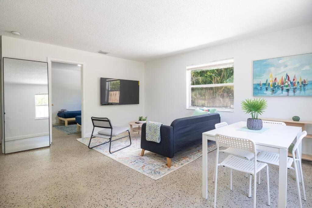 Lovely 2 Bed 1 Bath Near Las Olas W/Free Parking! Lägenhet Fort Lauderdale Exteriör bild