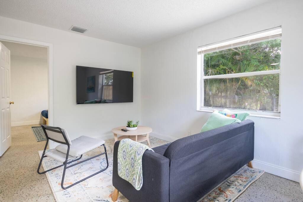 Lovely 2 Bed 1 Bath Near Las Olas W/Free Parking! Lägenhet Fort Lauderdale Exteriör bild