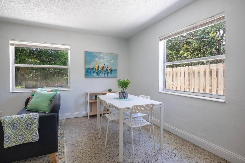 Lovely 2 Bed 1 Bath Near Las Olas W/Free Parking! Lägenhet Fort Lauderdale Exteriör bild