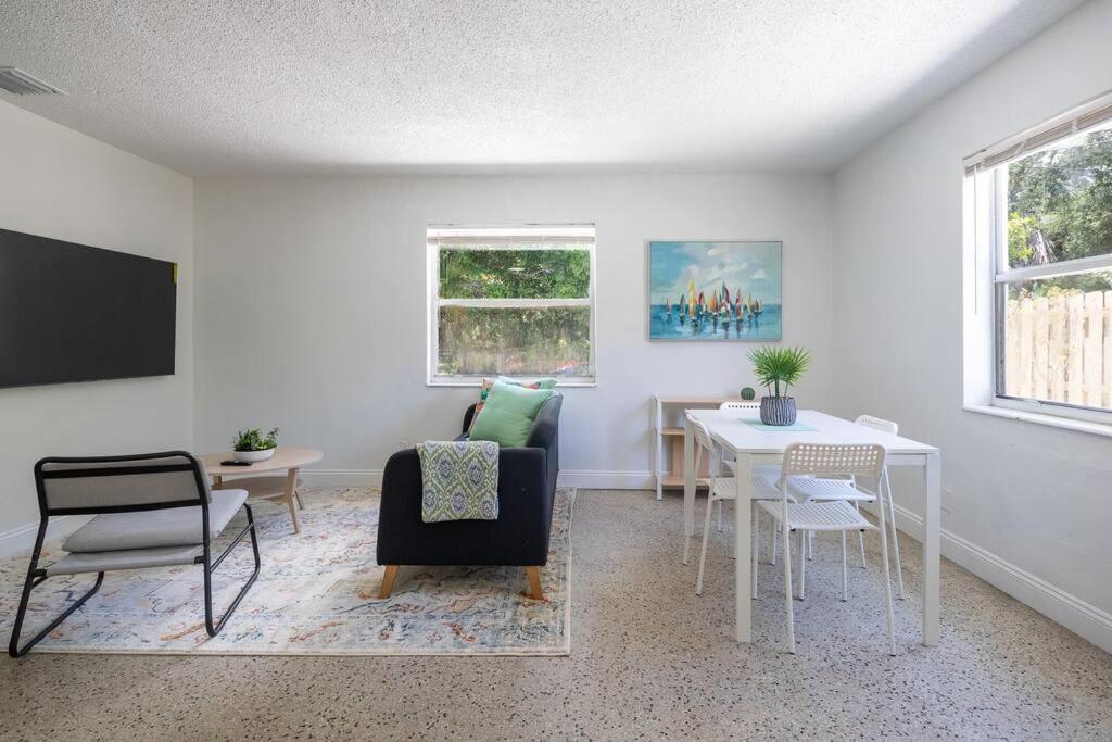 Lovely 2 Bed 1 Bath Near Las Olas W/Free Parking! Lägenhet Fort Lauderdale Exteriör bild